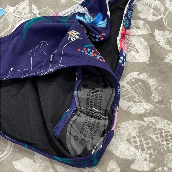 CUPSHE BIKINI SET, NAVY BLUE💙FLORAL, NWT, medium size - Picture 8 of 9